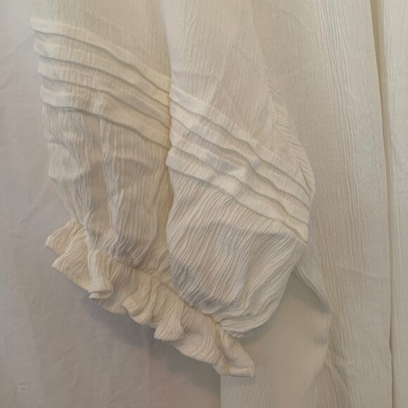 Off-White Pintuck Crinkle Blouse L Flowy Boho Romantic Ruffle Sleeve Top - Picture 3 of 6